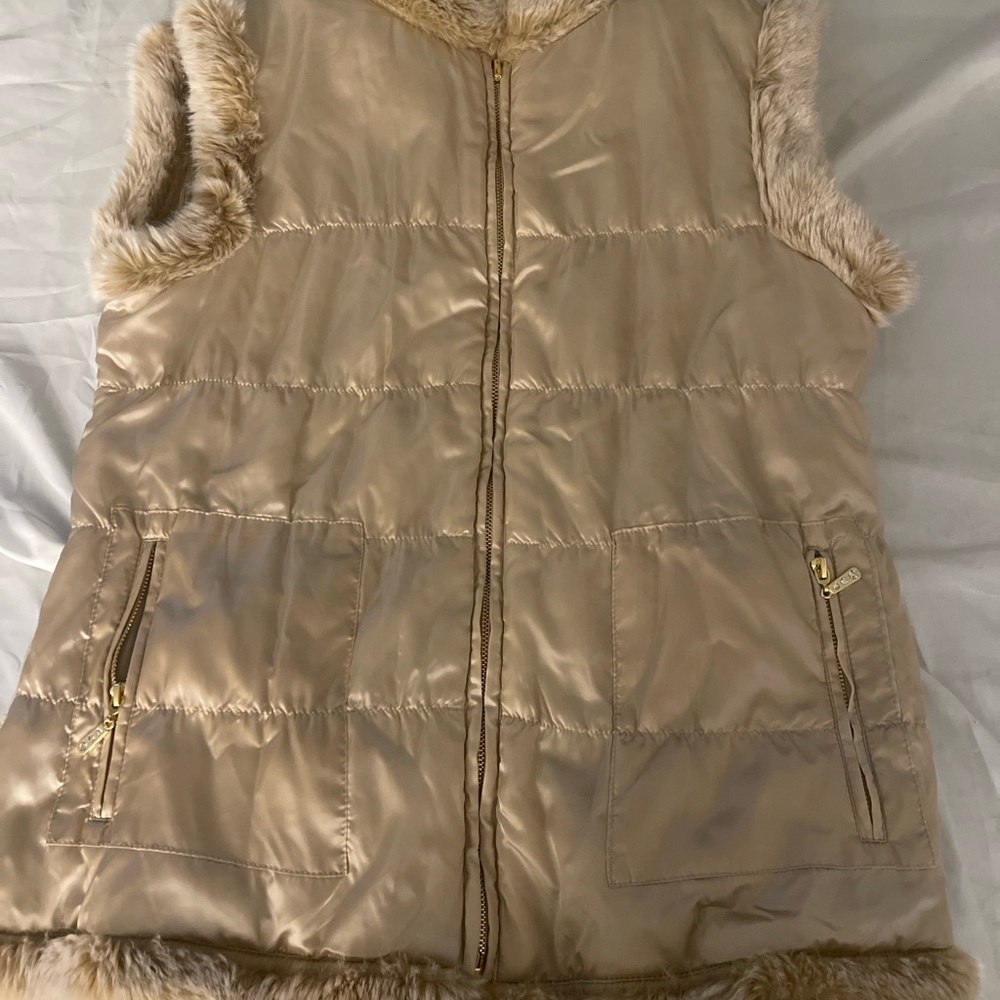 Womens Beige Puffer Vest Faux Fur Trim Knit Back Quilted Gold Zip Size XL - Picture 6 of 8